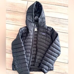Hooded women’s Patagonia jacket, size medium. Barely worn